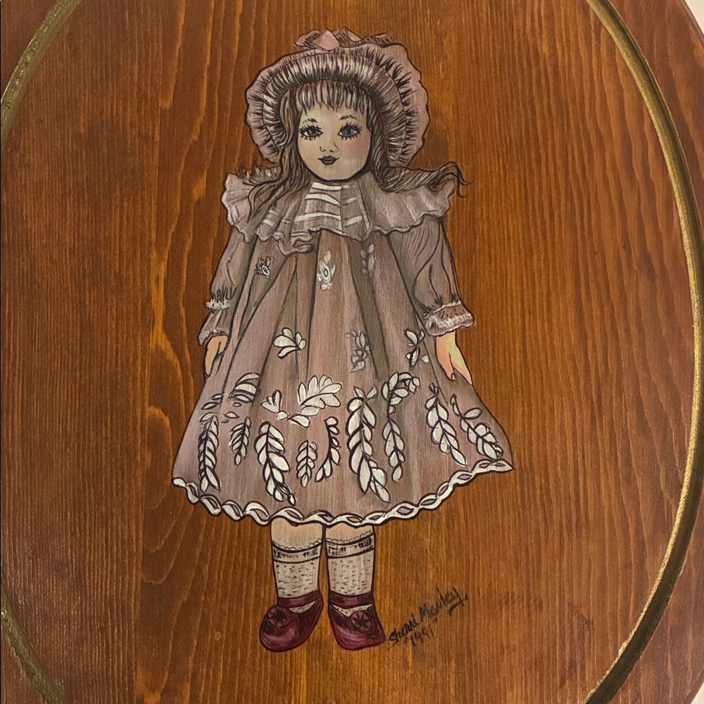 VTG ‘91 Pink Girl W/ Long Eyelashes Painted on Round Pine Wall Hanging Portrait